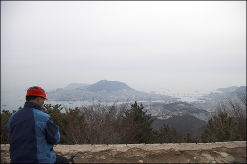 구봉산 봉수대에서 바라본 영도 